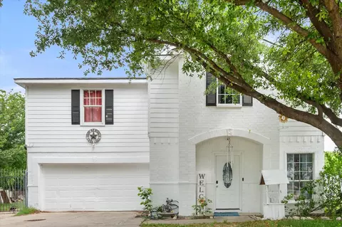 3005 Ronay Dr, Forest Hill, TX 76140