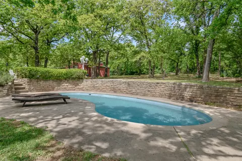 Exterior - 982 Stonecrest Rd, Argyle, TX 76226 photo 6 of 9