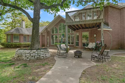 Exterior - 982 Stonecrest Rd, Argyle, TX 76226 photo 5 of 9