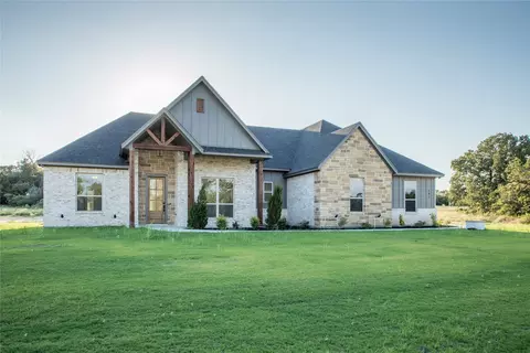 141 Prairie Winds Dr, Poolville, TX 76487
