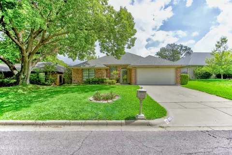 6921 Weatherwood Rd, Fort Worth, TX 76133
