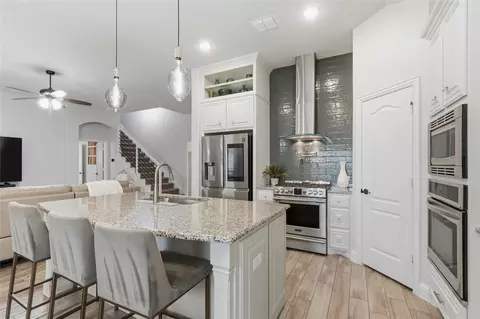 5400 Brazos Ln, Lantana, TX 76226