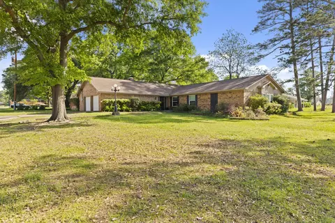 2090 Fort Dr, Longview, TX 75604