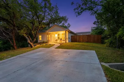 921 Indian Dr, Granbury, TX 76048