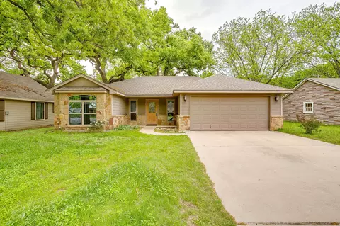 212 W 1st St, Weatherford, TX 76086
