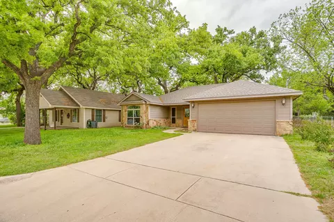 212 W 1st St, Weatherford, TX 76086