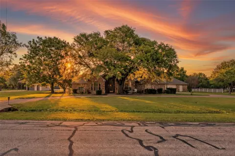 7247 Somerset Ln, Aubrey, TX 76227