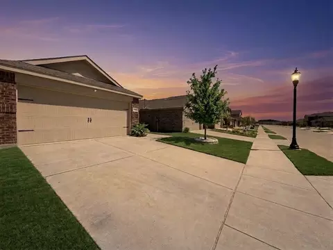 14033 Earlham St, Pilot Point, TX 76258