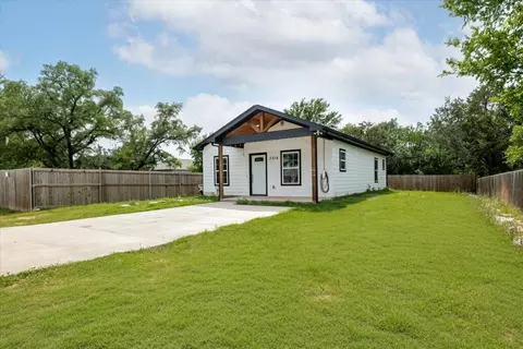 3516 Tomahawk Dr, Granbury, TX 76048