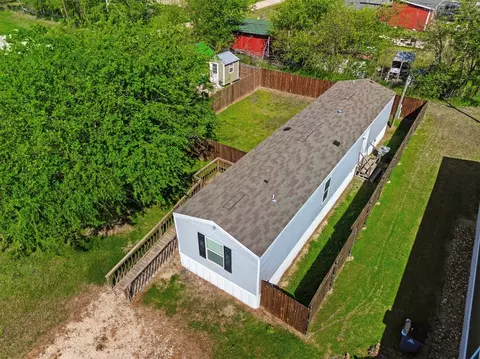 205 E Park St, Frost, TX 76641