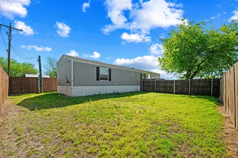 205 E Park St, Frost, TX 76641 photo 18