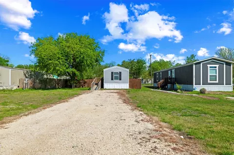 205 E Park St, Frost, TX 76641 photo 3