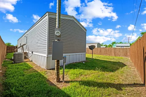 205 E Park St, Frost, TX 76641 photo 17