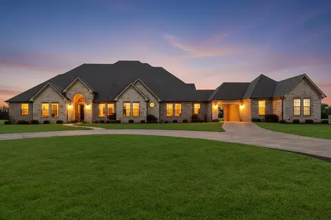 107 Fairway Parks Dr, Corsicana, TX 75110