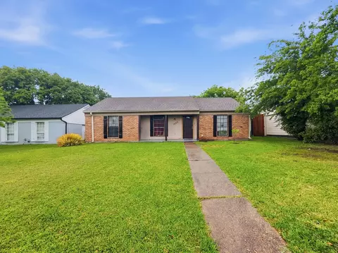 10315 Oak Gate Ln, Dallas, TX 75217