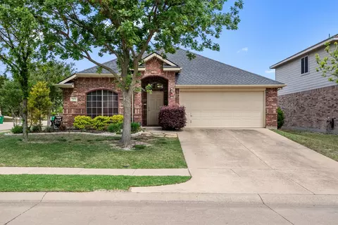 201 Rawhide St, Waxahachie, TX 75165