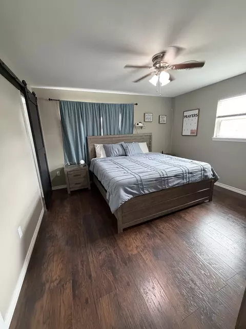 Bedroom - 313 Sunset Dr, Comanche, TX 76442 photo 2 of 4