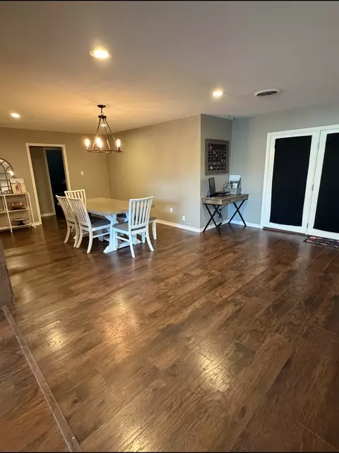 Dining - 313 Sunset Dr, Comanche, TX 76442 photo 2 of 2