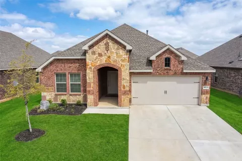 9813 Daisy Mae Ln, Aubrey, TX 76227