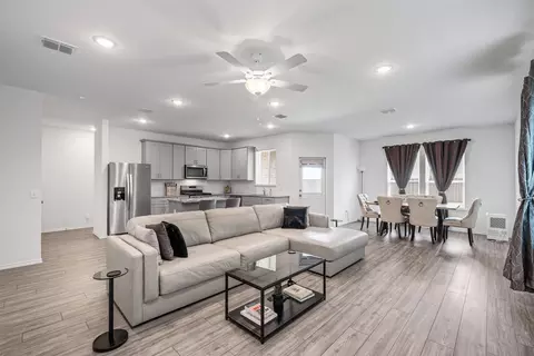 1316 Pepperhill Ln, Fort Worth, TX 76131