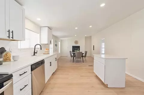 715 Comanche Cove Dr, Granbury, TX 76048