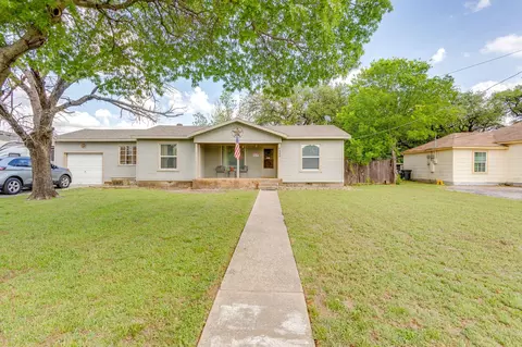 4548 Hodgkins Rd, Lake Worth, TX 76135