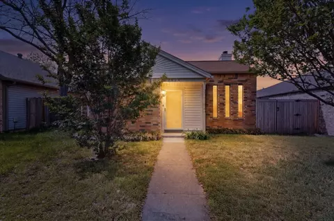 2424 Markland St, Irving, TX 75060