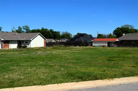 318 Preston Rd, Mabank, TX 75147