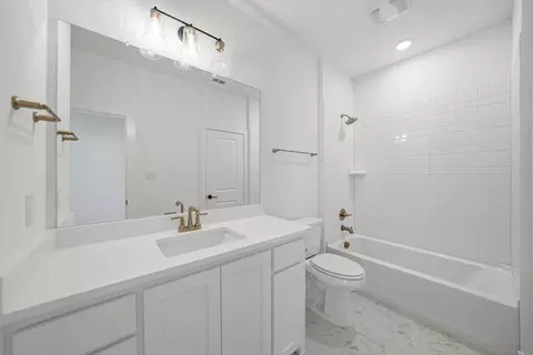Bath - 1020 Hackberry Dr, Prosper, TX 75009 photo 6 of 7