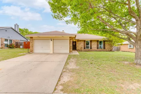 425 Little Fox Ln, Fort Worth, TX 76108