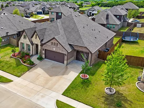 1919 Bellflower Dr, Glenn Heights, TX 75154