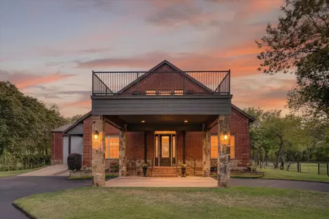 1290 Fox Ln, Burleson, TX 76028