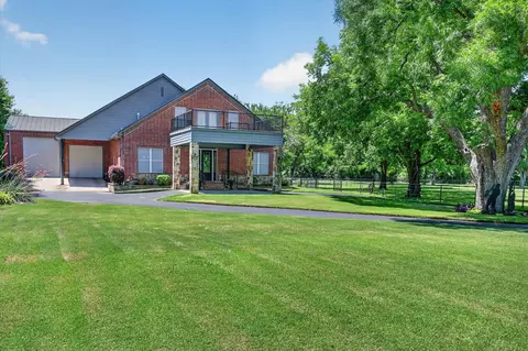 1290 Fox Ln, Burleson, TX 76028