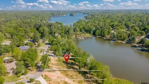 1217 Chateau Ln #B, Lindale, TX 75771