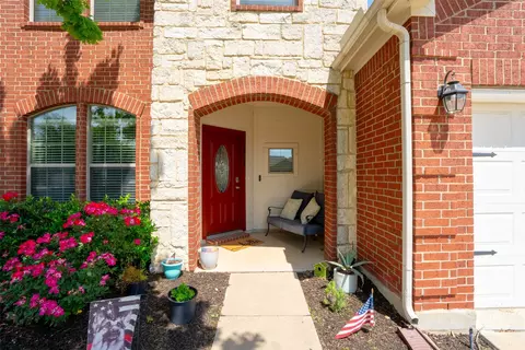 8805 Whirlwind Trl, Aubrey, TX 76227