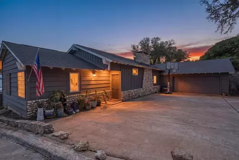 4015 Crescent Dr, Granbury, TX 76049
