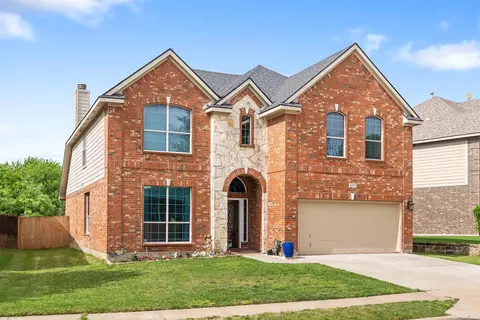 5621 Paloma Blanca Dr, Fort Worth, TX 76179