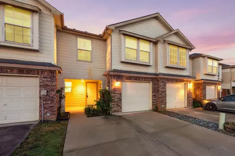 12607 Oceanside Dr, Euless, TX 76040
