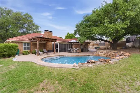 8325 Crosswind Dr, Fort Worth, TX 76179