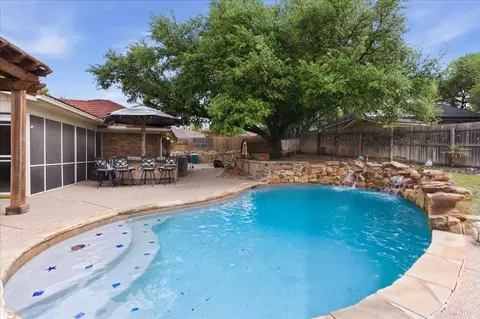 8325 Crosswind Dr, Fort Worth, TX 76179
