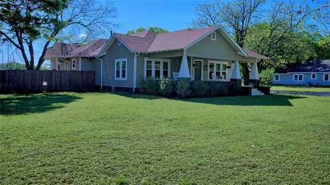 608 S Broad St, Saint Jo, TX 76265