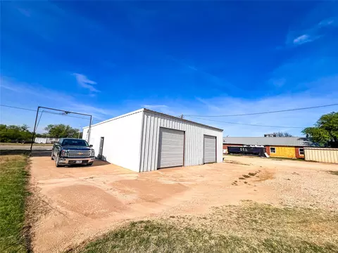 704 N 1st, Haskell, TX 79521 photo 4