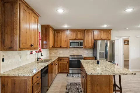 Kitchen - 2004 Brown Loop, Poolville, TX 76487 photo 1 of 2