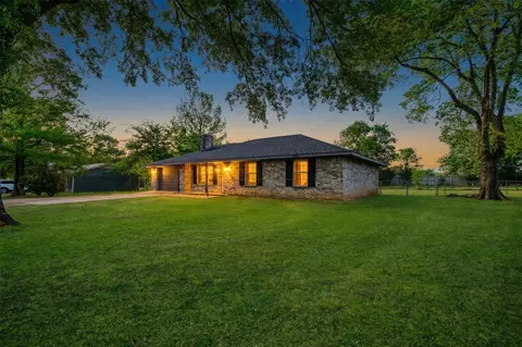 620 Moore St, Blossom, TX 75416