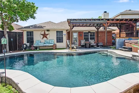 11820 Gold Creek Dr E, Fort Worth, TX 76244