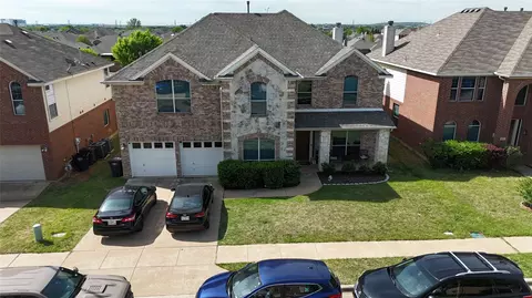 421 Roundrock Ln, Fort Worth, TX 76140