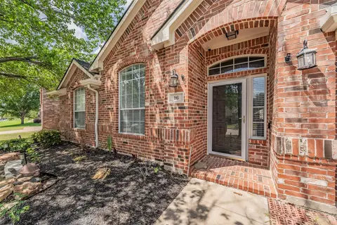 16 Mary Lou Ct, Mansfield, TX 76063
