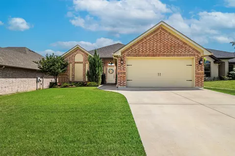 1905 Town Creek Cir, Weatherford, TX 76086