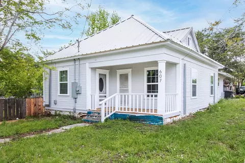 607 W 6th St, Brady, TX 76825