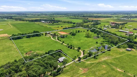 1100 Debbie Ln, Pilot Point, TX 76258
